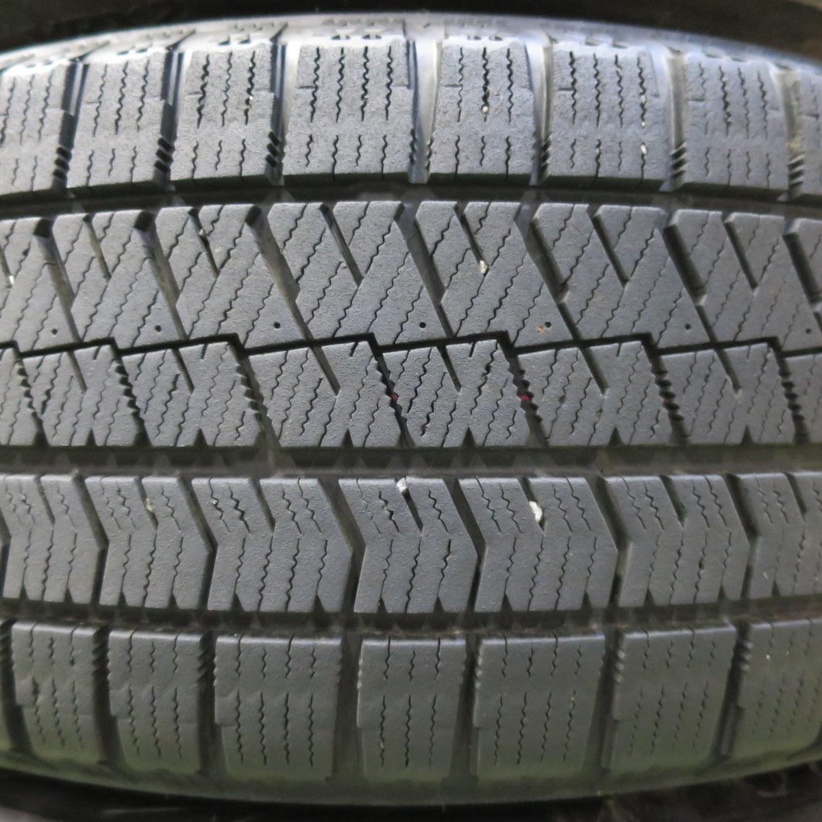 キレイ！22年★スタッドレス 215/60R17 ブリヂストン ブリザック VRX2 BALMINUM バルミナ 17インチ PCD114.3/5H★5081806イス