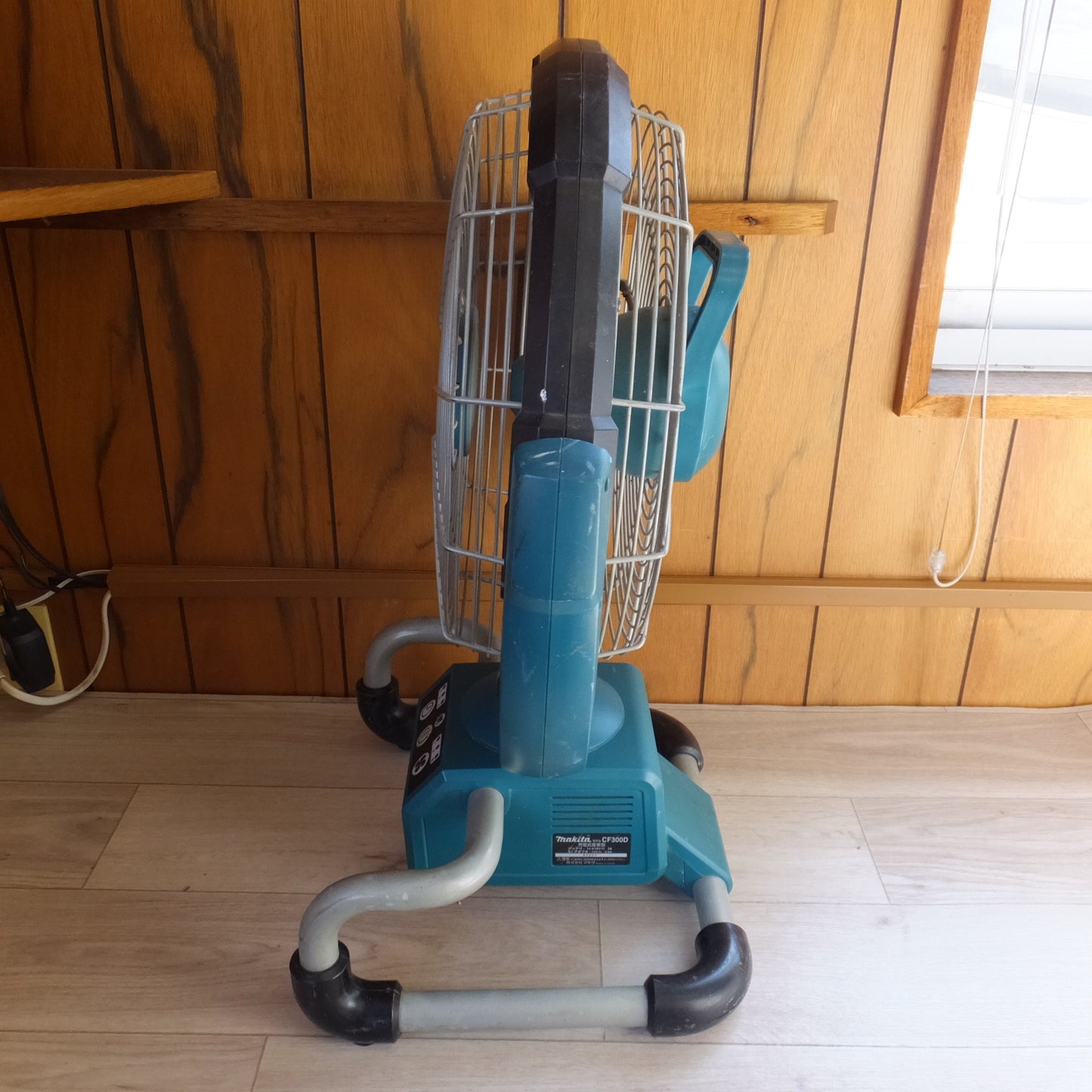 [送料無料] ★マキタ makita 充電式産業扇 CF300D 14.4V/18V　本体のみ★