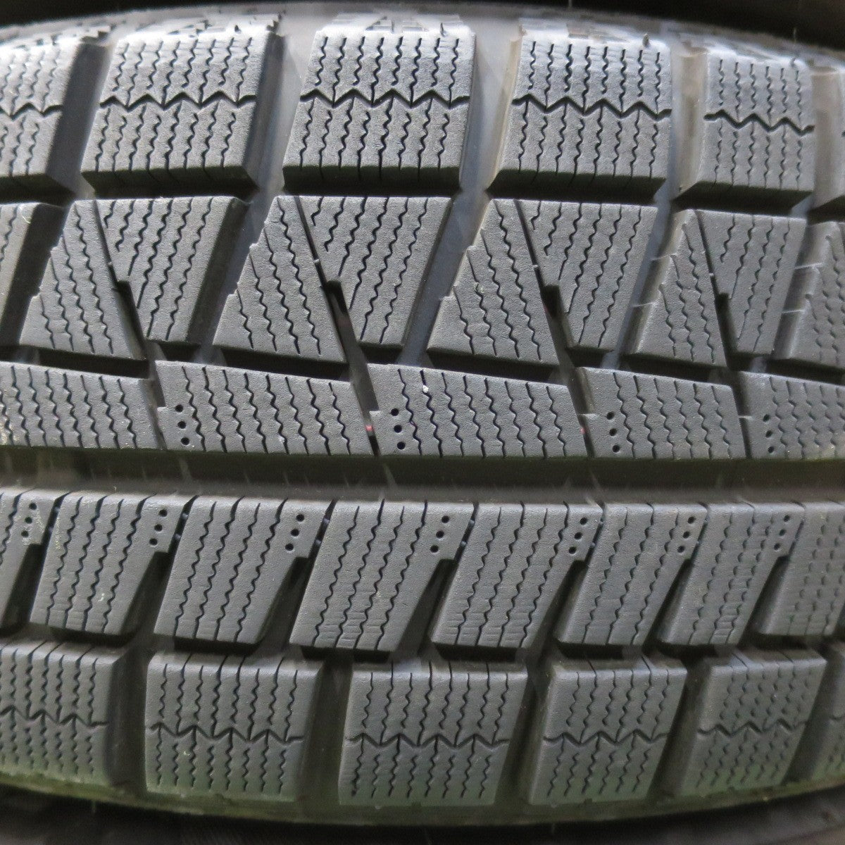 バリ溝！23年！キレイ！9.5分以上★プリウス 等 195/65R15 スタッドレス ブリヂストン アイスパートナー2 BALMINUM バルミナ 15インチ PCD100/5H★5112705イス