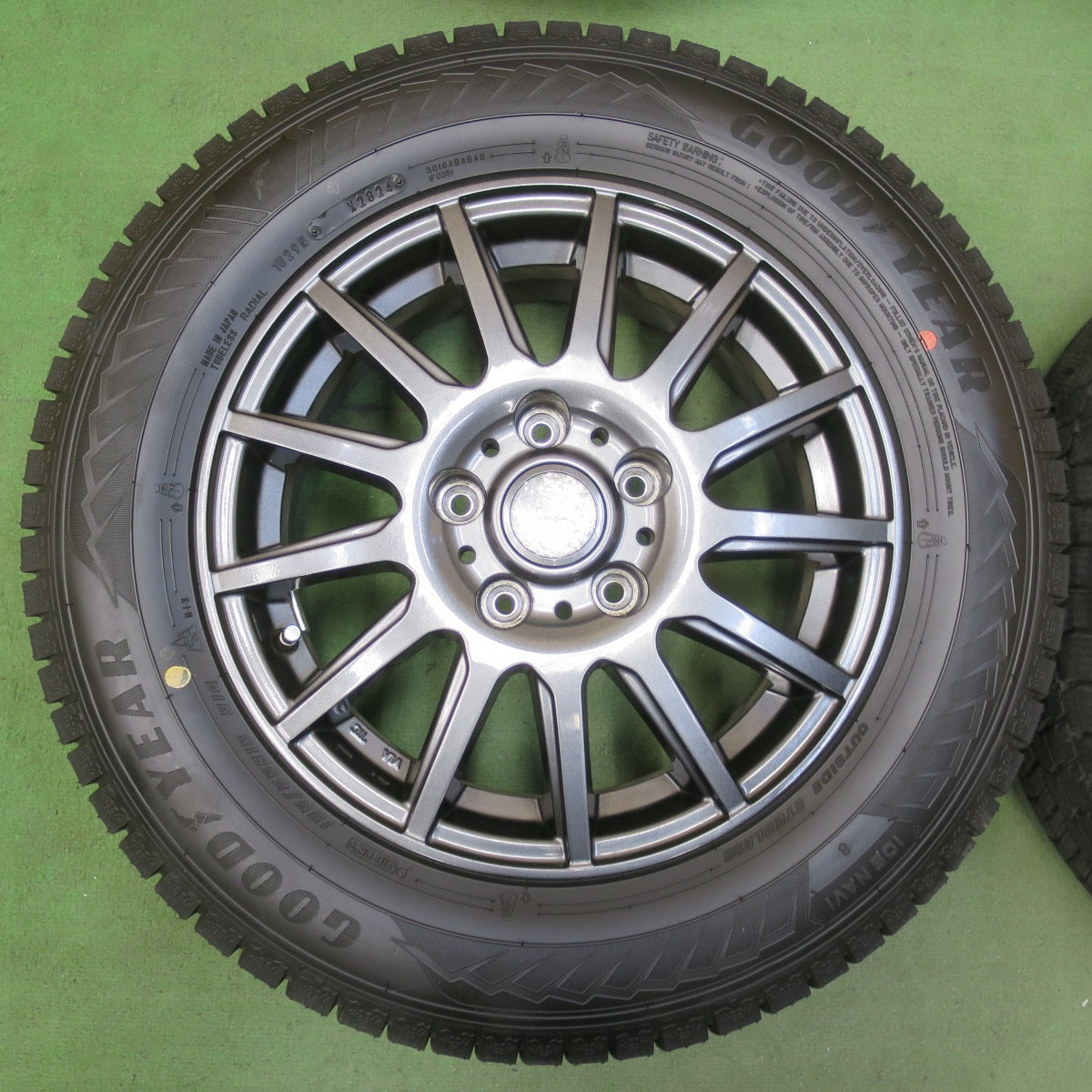 バリ溝！24年！キレイ！ほぼ10分★スタッドレス 195/65R15 グッドイヤー アイスナビ8 VELVA IGOR ヴェルヴァ イゴール 15インチ PCD114.3/5H★5111407イス