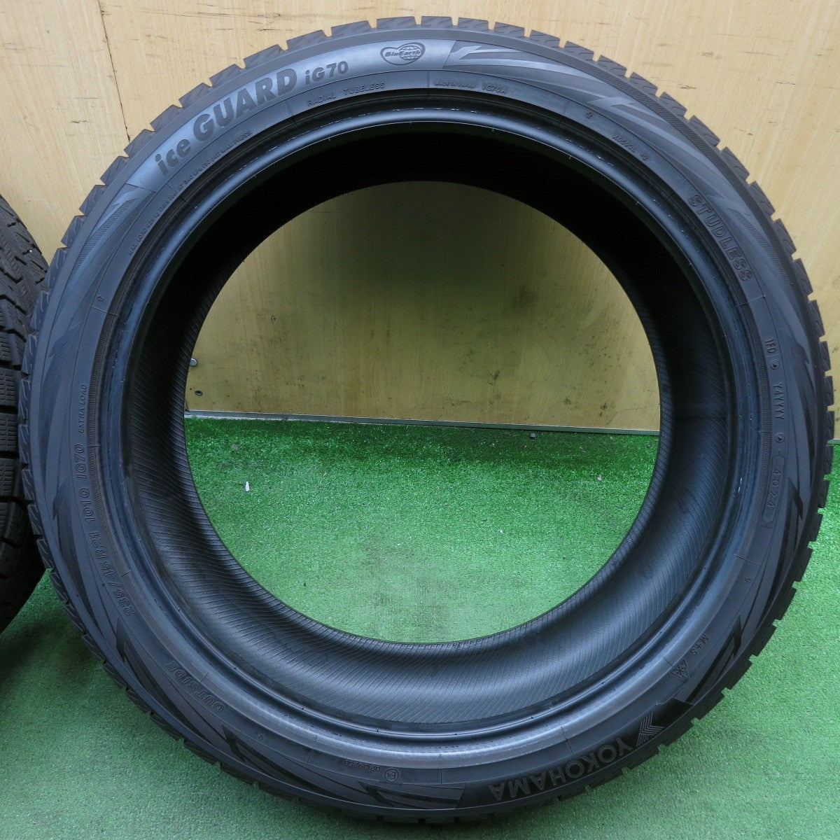 バリ溝！24年！9.5分！2本◎スタッドレス 235/45R21 ヨコハマ アイスガード iG70 タイヤ 21インチ クラウンエステート クラウンスポーツ 等◎6092109KKスタ