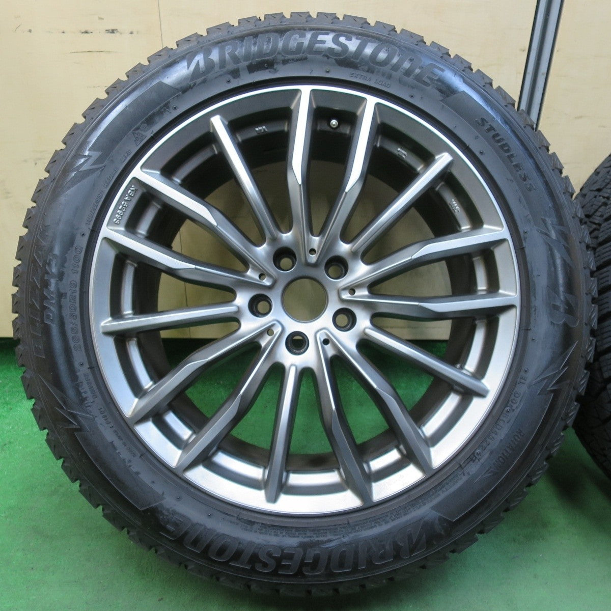 バリ溝！22年！キレイ！9.5分★BMW 等 MAK RAPP 265/50R19 スタッドレス ブリヂストン ブリザック DM-V3 19インチ ラップ PCD112/5H★5012401イス