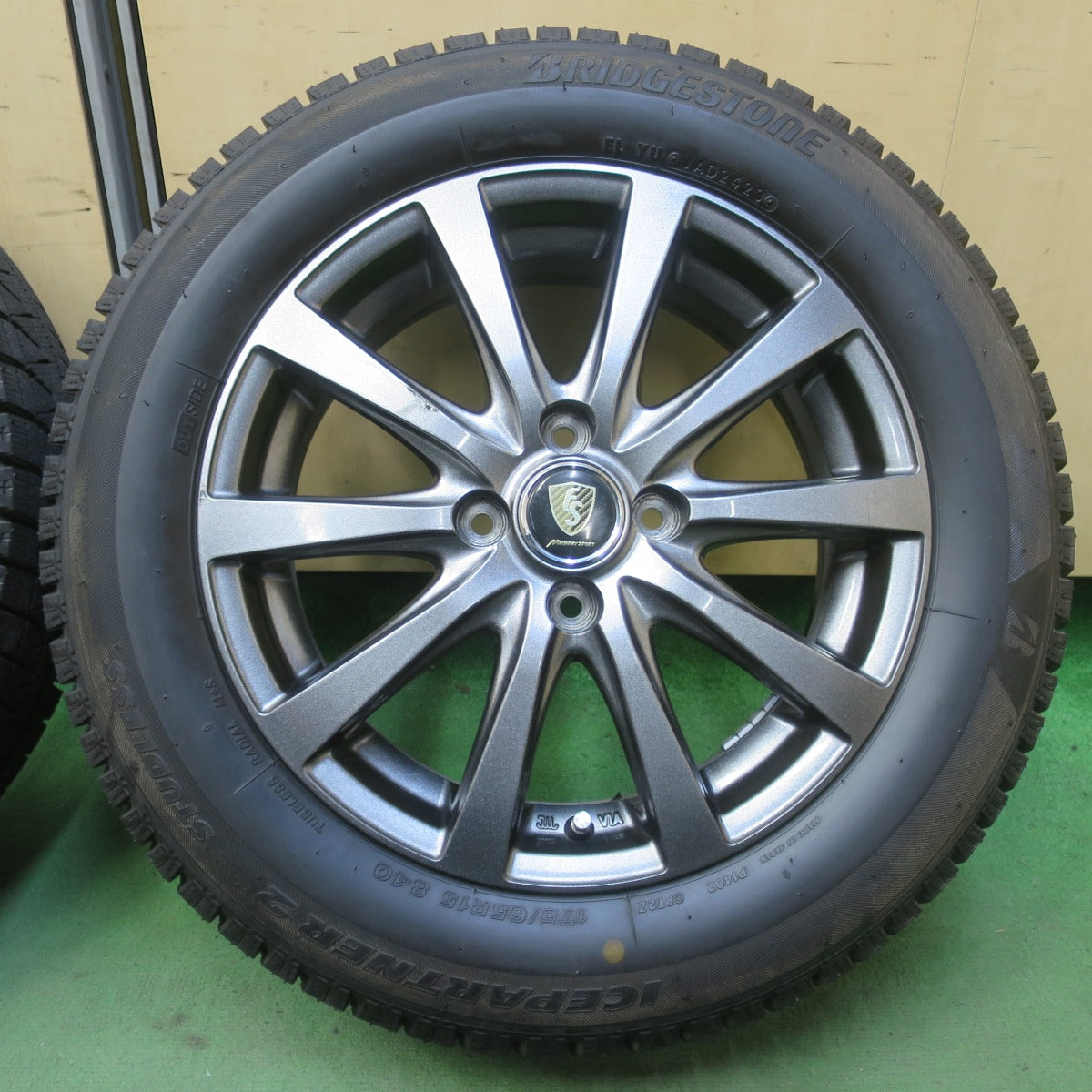 ほぼ未使用！23年！キレイ◎スタッドレス 175/65R15 ブリヂストン アイスパートナー2 MANARAY SPORT マナレイ スポーツ 15インチ PCD100/4H◎6091904イス