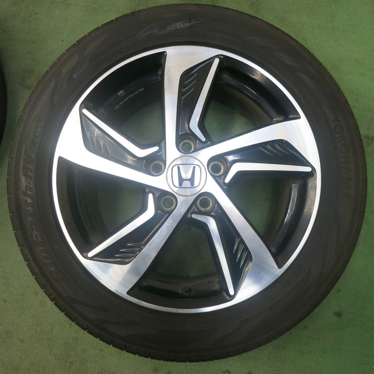 バリ溝！24年！9.5分★ホンダ RC オデッセイ 純正 215/55R17 ヨコハマ BluEarth-RV RV03 17インチ ブルーアース PCD114.3/5H★6022402SKノ