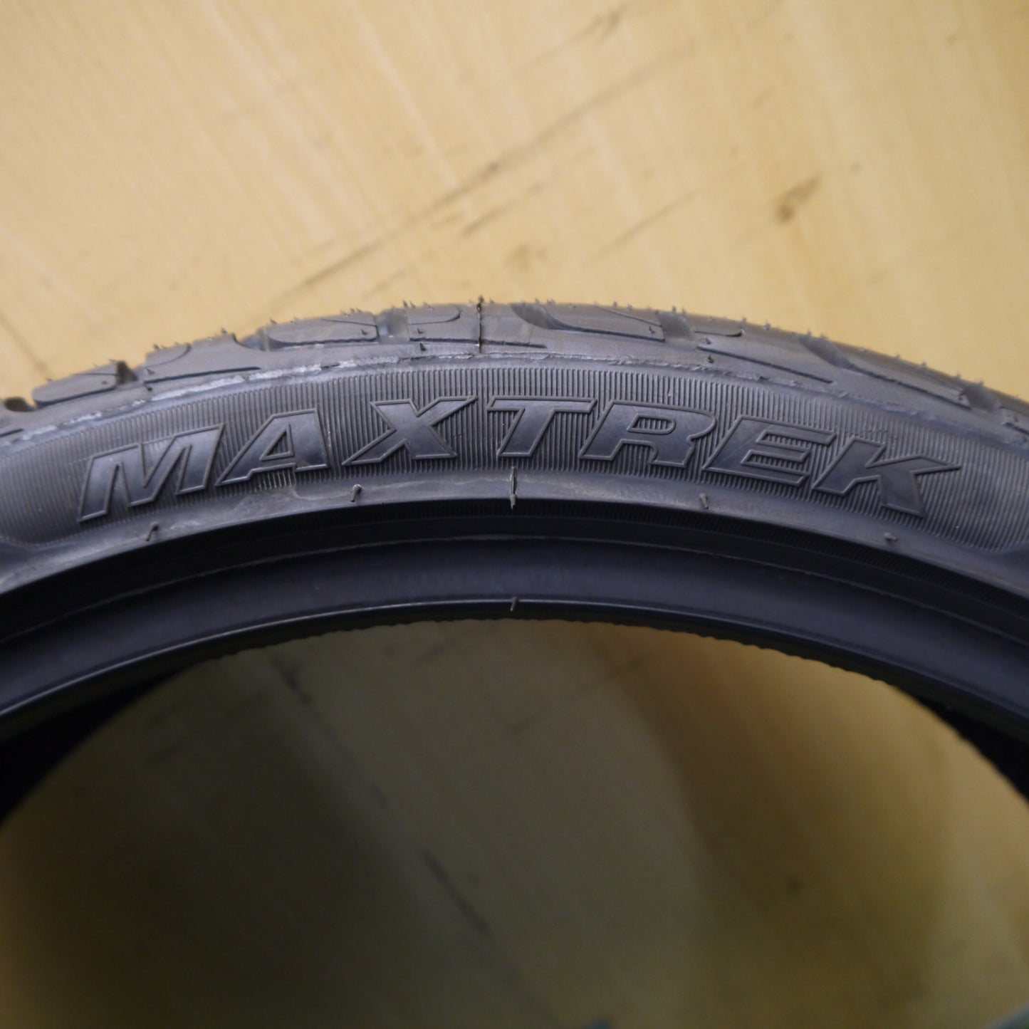未使用！25年！1本★225/35R20 マックストレック FORTIS T5 MAXTREK タイヤ 20インチ クラウン オデッセイ 等★6040306Hノタ