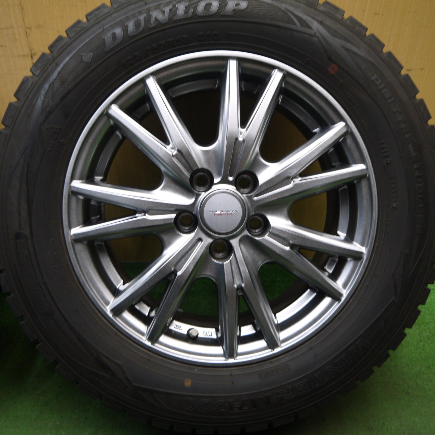 バリ溝！キレイ！9分★プリウス 等 195/65R15 スタッドレス ダンロップ ウインターマックス WM01 VELVA KEVIN ヴェルヴァ ケヴィン 15インチ PCD100/5H★5100105Hス