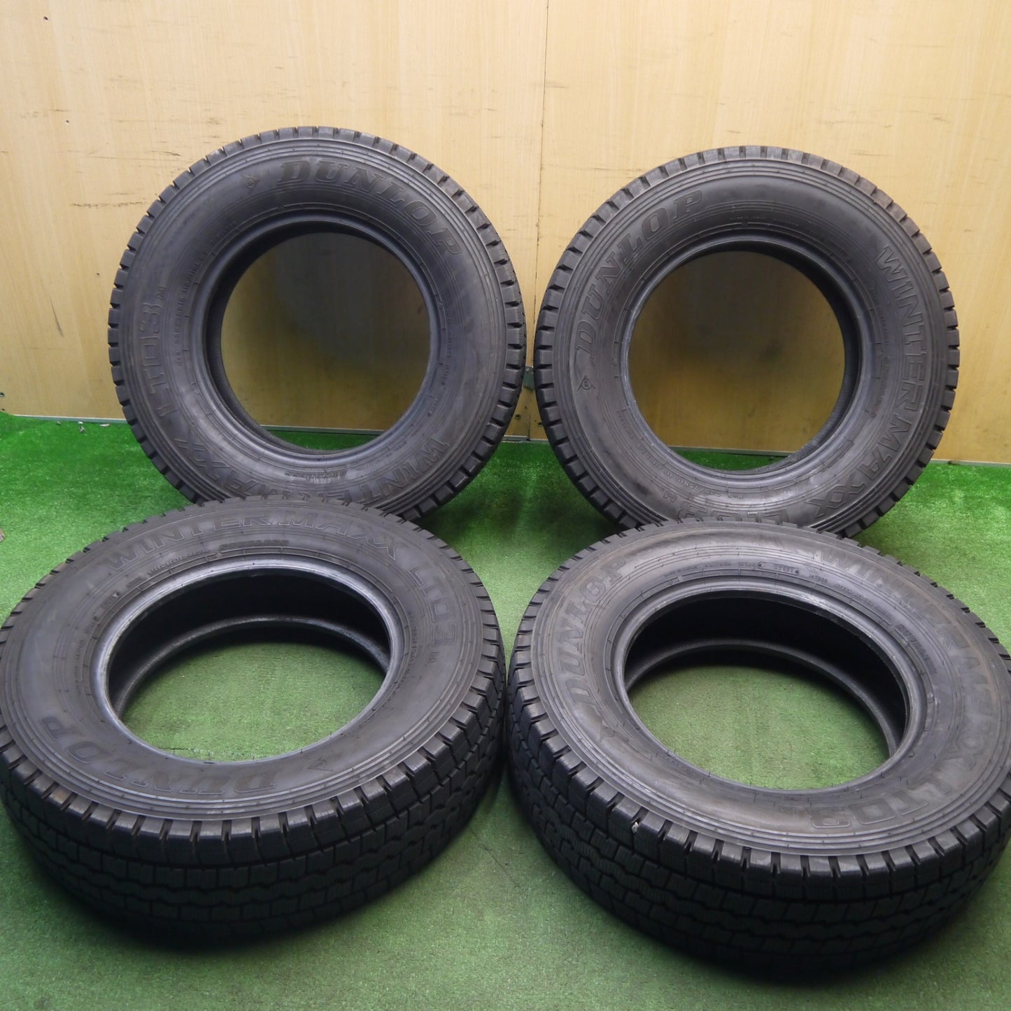 バリ溝！9.5分★スタッドレス 225/75R16 118/116L ダンロップ ウインターマックス LT03 タイヤ 16インチ 小型 トラック バス フィアット デュカト 等★6021805Hノタ