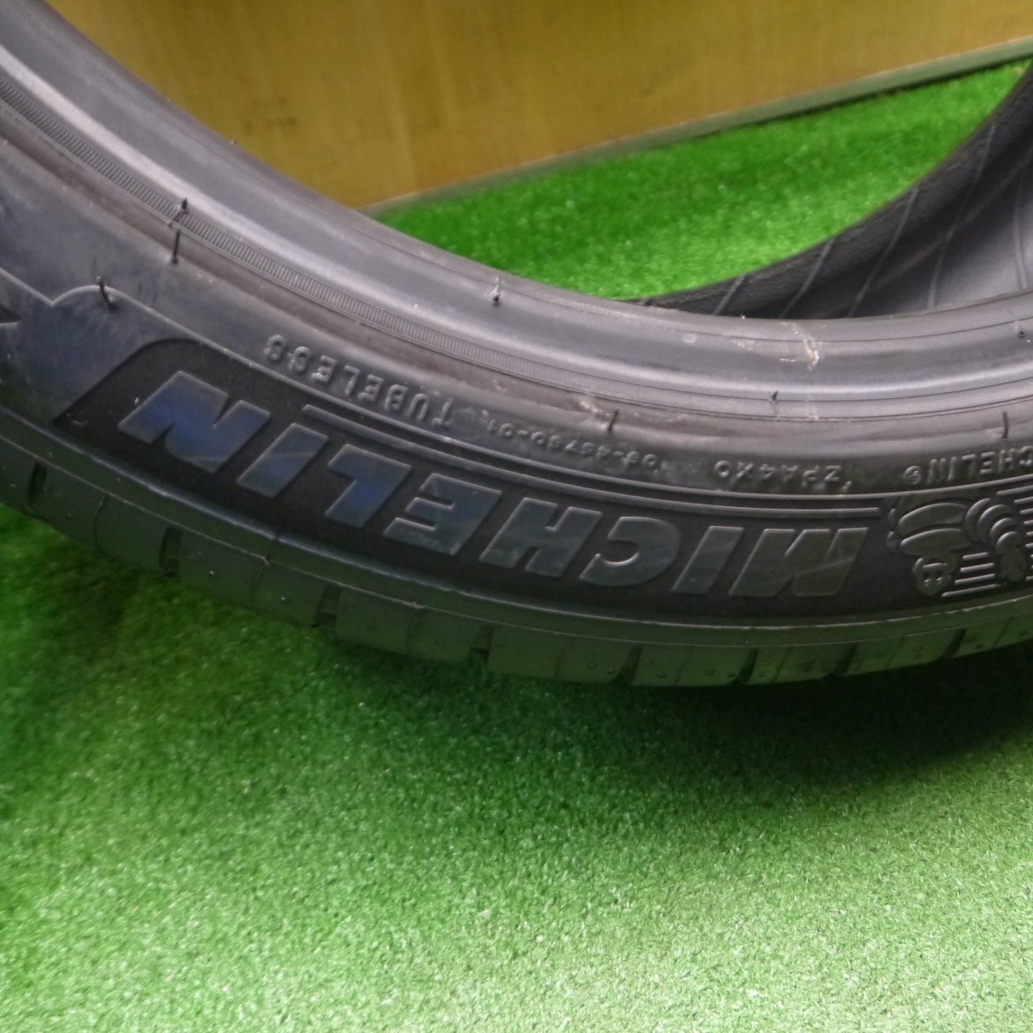 [送料無料] 新車外し！ほぼ未使用★245/40R18 ミシュラン パイロットスポーツ4 タイヤ 18インチ ベンツ アウディ レクサス 等★4092407Hノタ