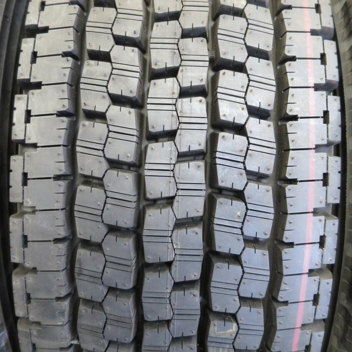 未使用！23年★トラック タイヤ 245/70R19.5 136/134J スタッドレス ブリヂストン W999 19.5インチ★5041215イスタ