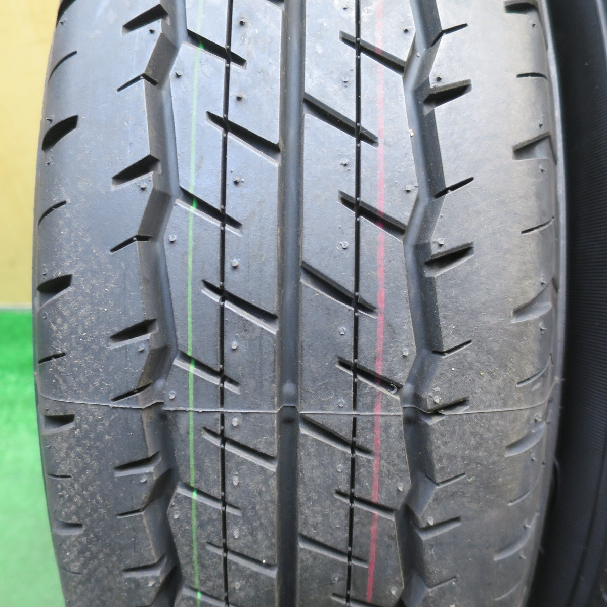 新車外し！25年★トヨタ 200系 ハイエース 純正 スチール 195/80R15 107/105S ダンロップ SP175N 15インチ PCD139.7/6H★6021702NJノ