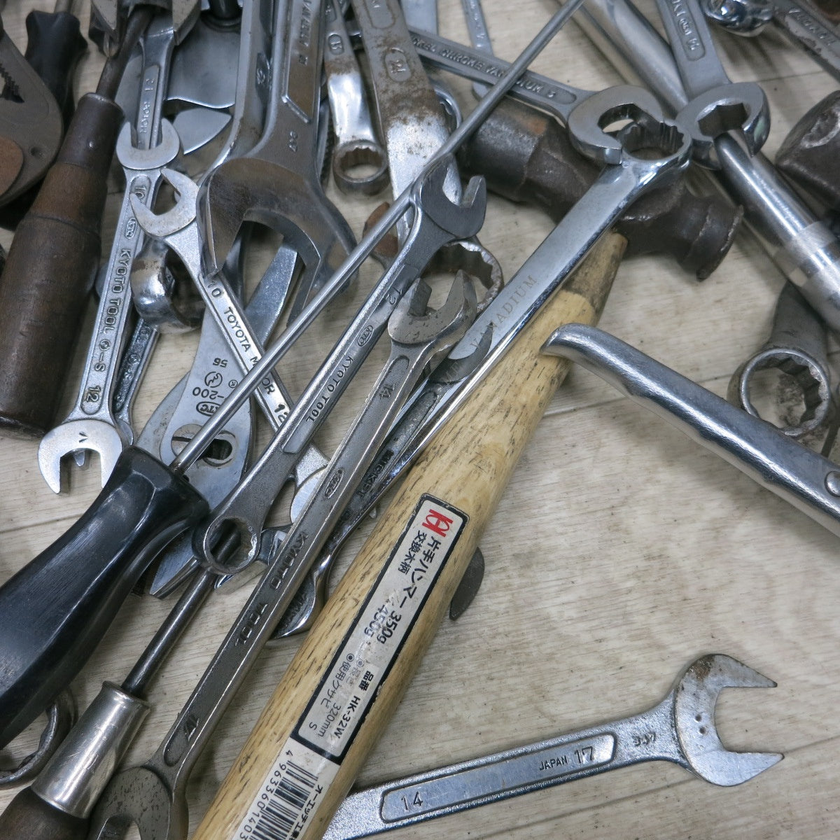 [送料無料] 大量まとめ売り◆KTC TOYOTA TOOL 等 スパナ コンビネーションレンチ めがねレンチ ソケット エクステンション ラチェット プライヤー ペンチ ドライバー ハンマー 等 工具◆