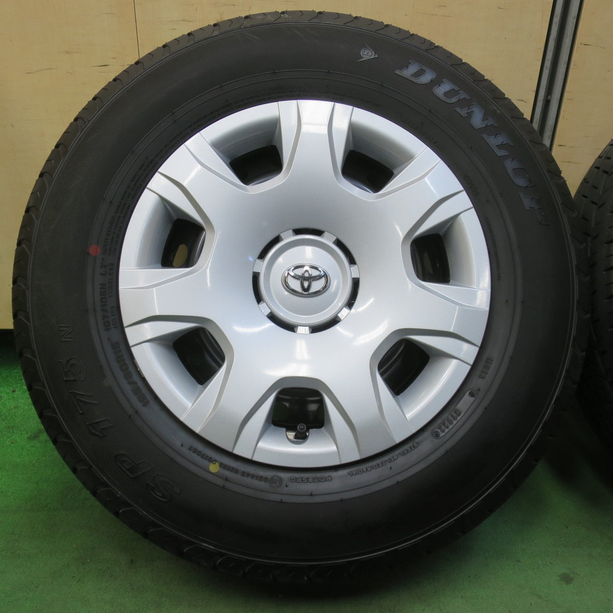 新車外し！22年★トヨタ 200系 ハイエース 純正 スチール 195/80R15 107/105N ダンロップ SP175N 15インチ PCD139.7/6H★6011001イノ