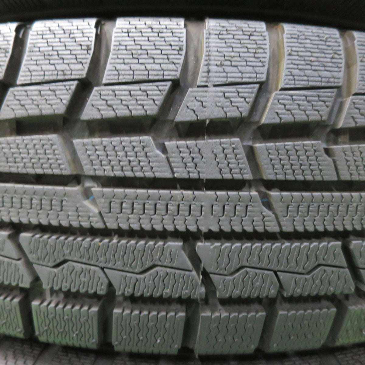 [送料無料] ほぼ未使用！23年★スタッドレス 175/80R15 トーヨー ウインター トランパス TX タイヤ 15インチ パジェロミニ テリオスキッド ホンダZ 等★5040510イスタ
