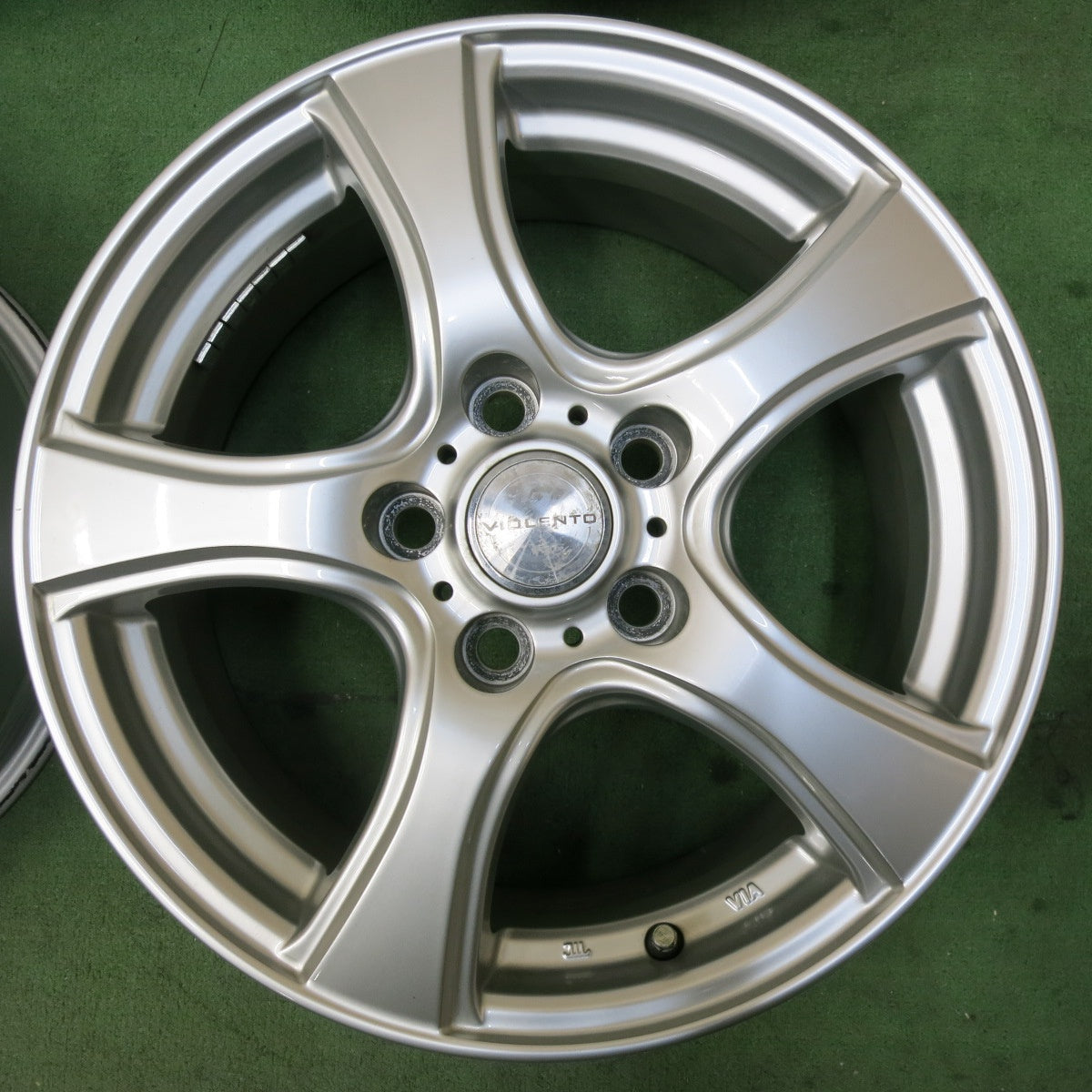 [送料無料] キレイ★VIOLENTO IS ホイール 16インチ ヴィオレント 16×6.5J PCD114.3/5H★5021405SYホ