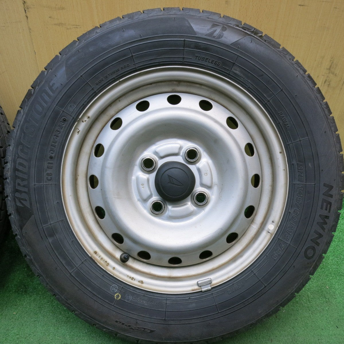 バリ溝！23年！9.5分以上★ダイハツ ミラ アトレー 等 純正 スチール 145/80R13 ブリヂストン NEWNO ニューノ 13インチ PCD100/4H★5061606AKノ