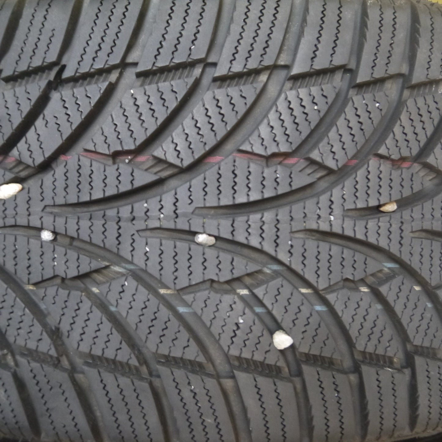 *送料無料* バリ溝！23年！9.5分★スタッドレス 205/40R17 ナンカン ウインター アクティバ SV-3 タイヤ 17インチ アクア ヴィッツ カローラ フィット等★4051707Hスタ