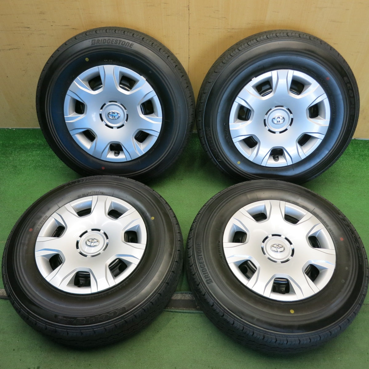 新車外し！26年◎トヨタ 200系 ハイエース 純正 スチール 195/80R15 107/105S ブリヂストン エコピア RD613 15インチ PCD139.7/6H◎6081601HAノ