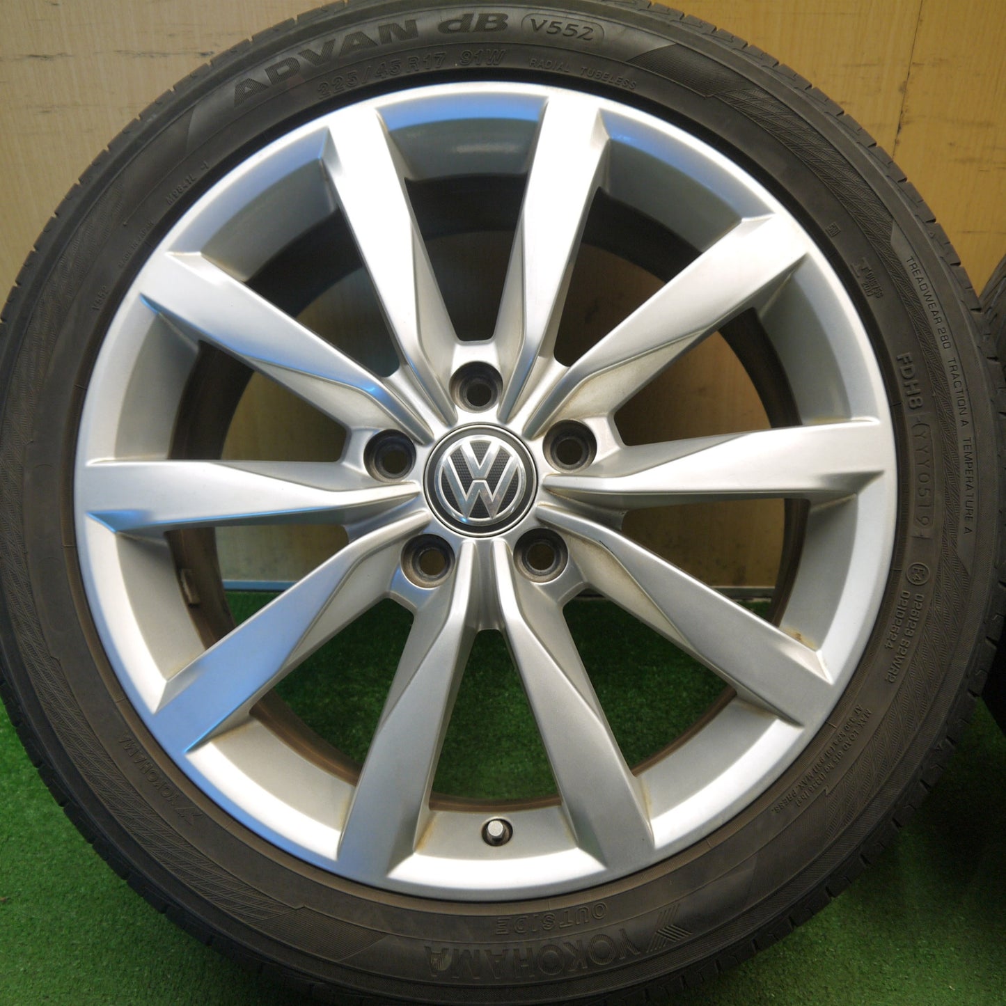 キレイ★ワーゲン ゴルフ7 純正 225/45R17 ヨコハマ アドバン dB V552 17インチ PCD112/5H★6030404Hノ