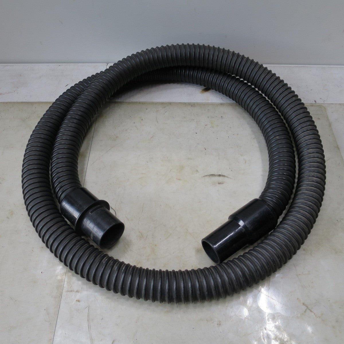 [送料無料] ◆マキタ 集じん機 437 乾湿両用 業務用 電動 工具 掃除機 コード式 集塵 100V makita◆