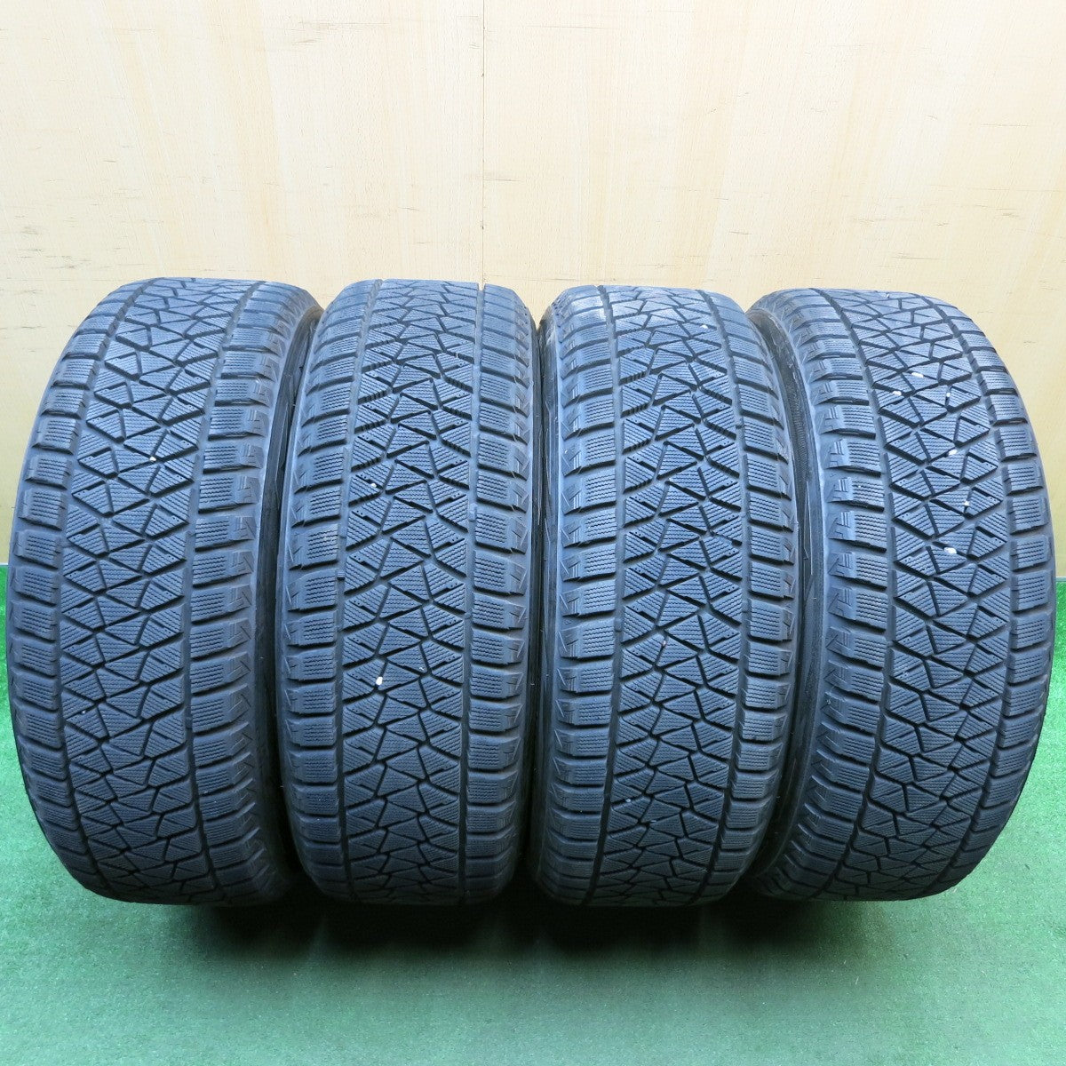 バリ溝！キレイ！9.5分★スタッドレス 235/55R20 ブリヂストン ブリザック DM-V2 MANARAY SPORT マナレイ スポーツ 20インチ PCD114.3/5H★6012903HAス