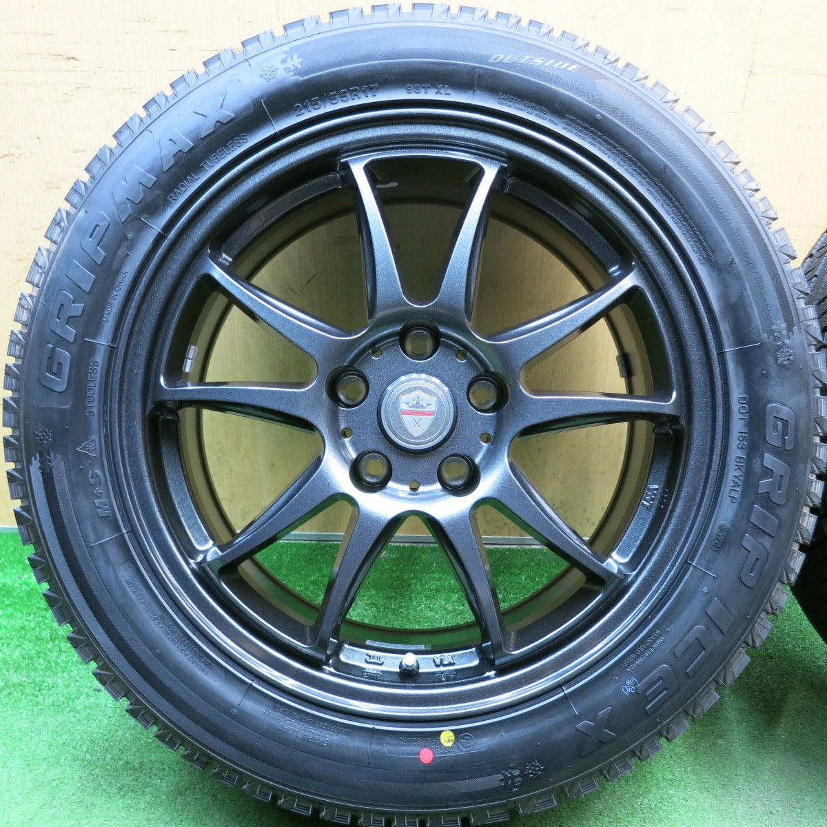 未使用！24年◎スタッドレス 215/55R17 グリップマックス GRIP ICE X ESTROSA エステローザ 17インチ PCD114.3/5H◎6061303HAス