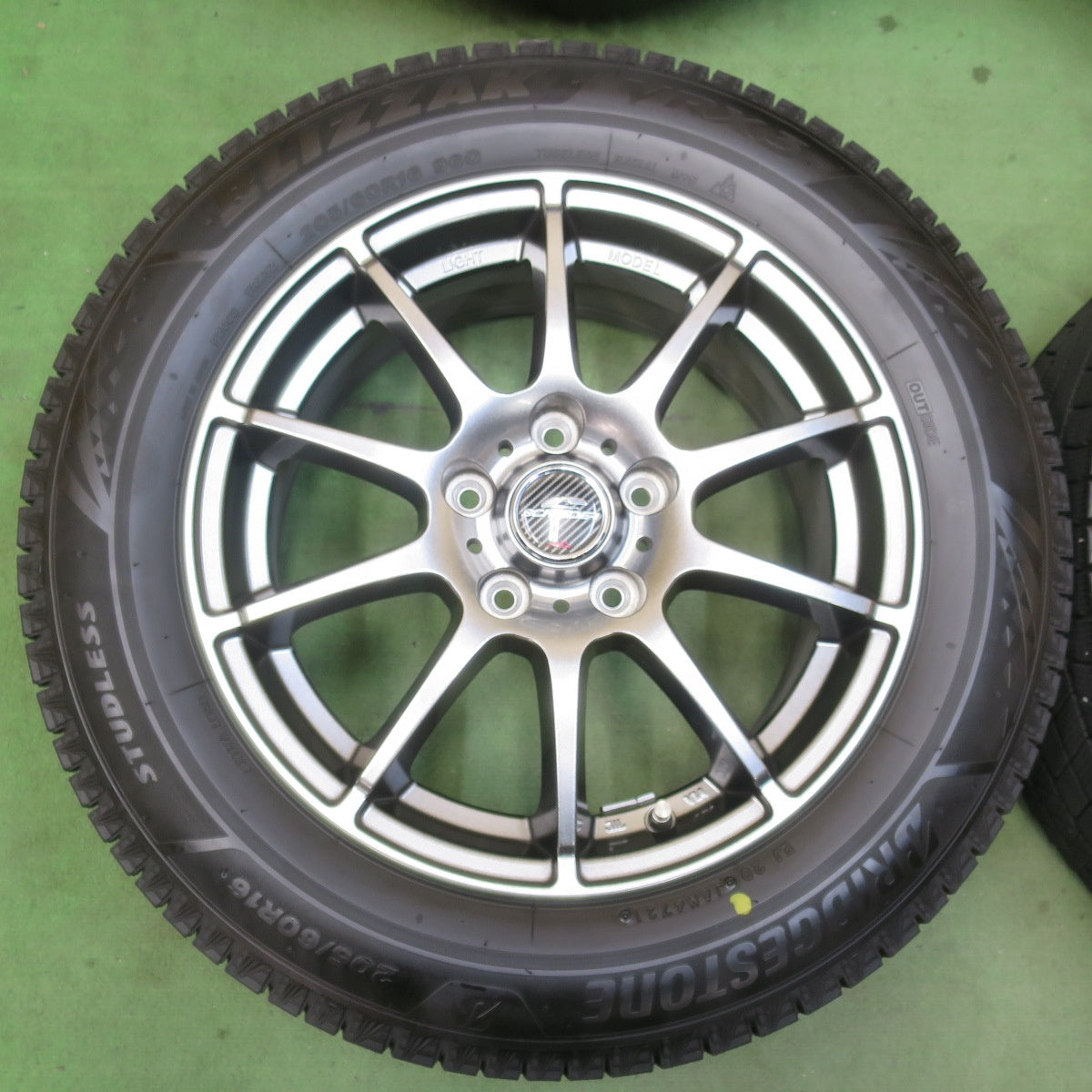 バリ溝！21年！キレイ！9分★スタッドレス 205/60R16 ブリヂストン ブリザック VRX3 SCHNEIDER MiD シュナイダー 16インチ PCD114.3/5H★5122903イス