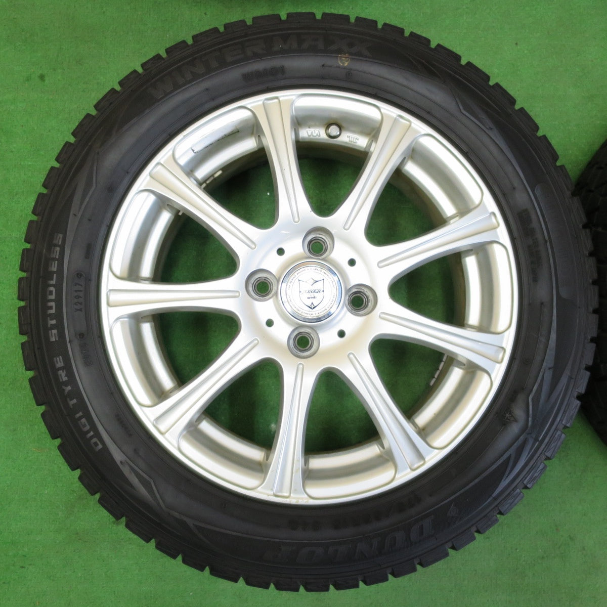 *送料無料* バリ溝！8.5分★スタッドレス 175/65R15 ダンロップ ウインターマックス WM01 JOKER ジョーカー 15インチ PCD100/4H★4060705イス