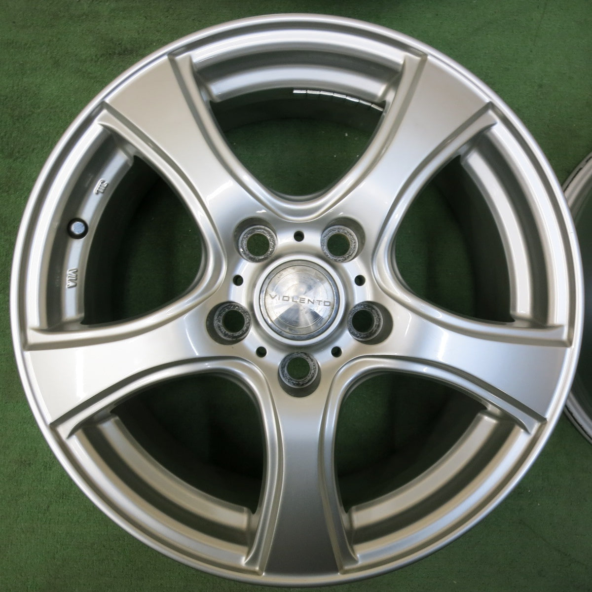 [送料無料] キレイ★VIOLENTO IS ホイール 16インチ ヴィオレント 16×6.5J PCD114.3/5H★5021405SYホ
