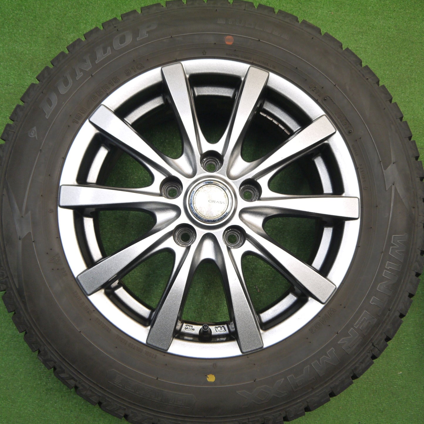 バリ溝！21年！キレイ！9分★スタッドレス 195/65R15 ダンロップ ウインターマックス WM02 GRASS グラス 15インチ PCD114.3/5H★5112802Hス