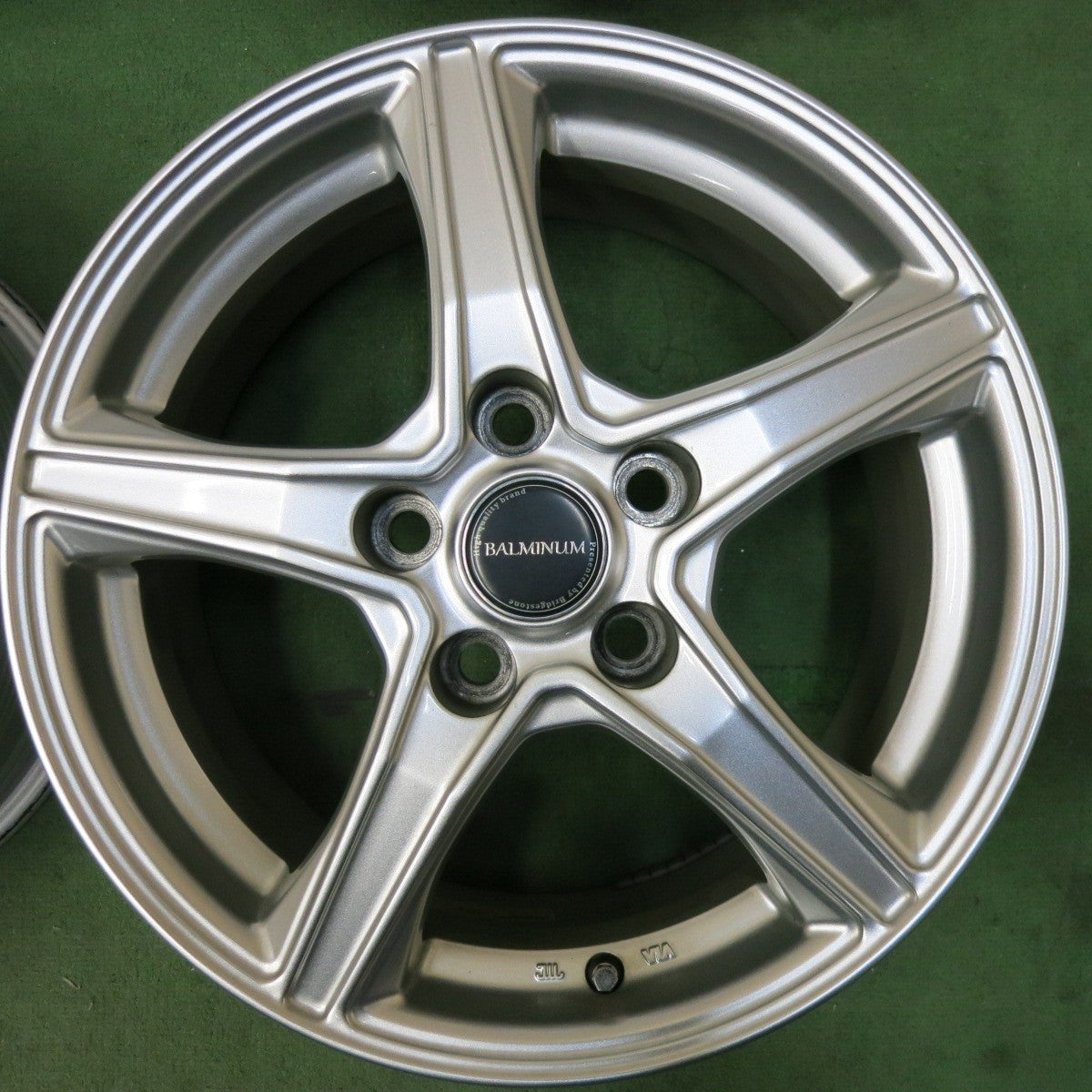 キレイ★BALMINUM バルミナ 16インチ ホイール 16×6.5J PCD114.3/5H★5032506SYホ