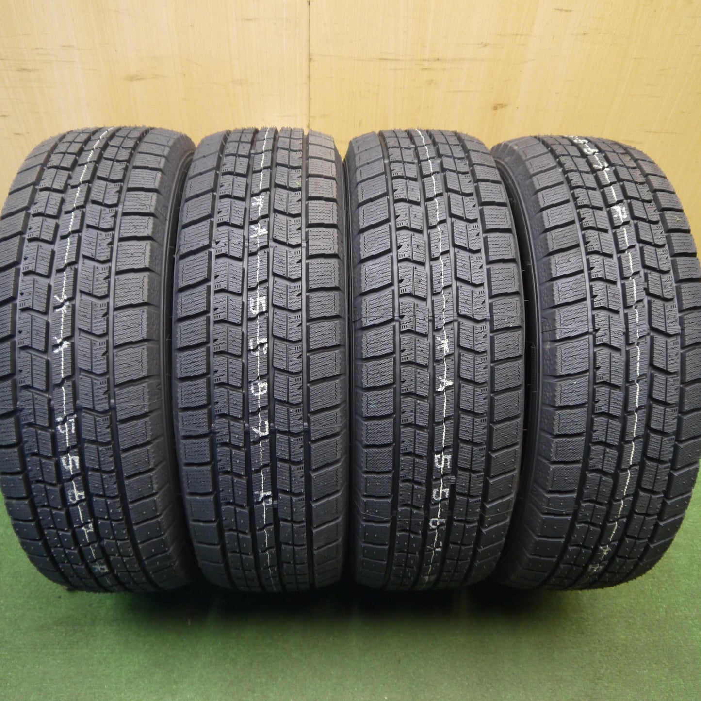 未使用！25年★スタッドレス 195/65R15 グッドイヤー アイスナビ7 タイヤ 15インチ ノア ヴォクシー ステップワゴン プリウス エスクァイア 等★6031602Hスタ