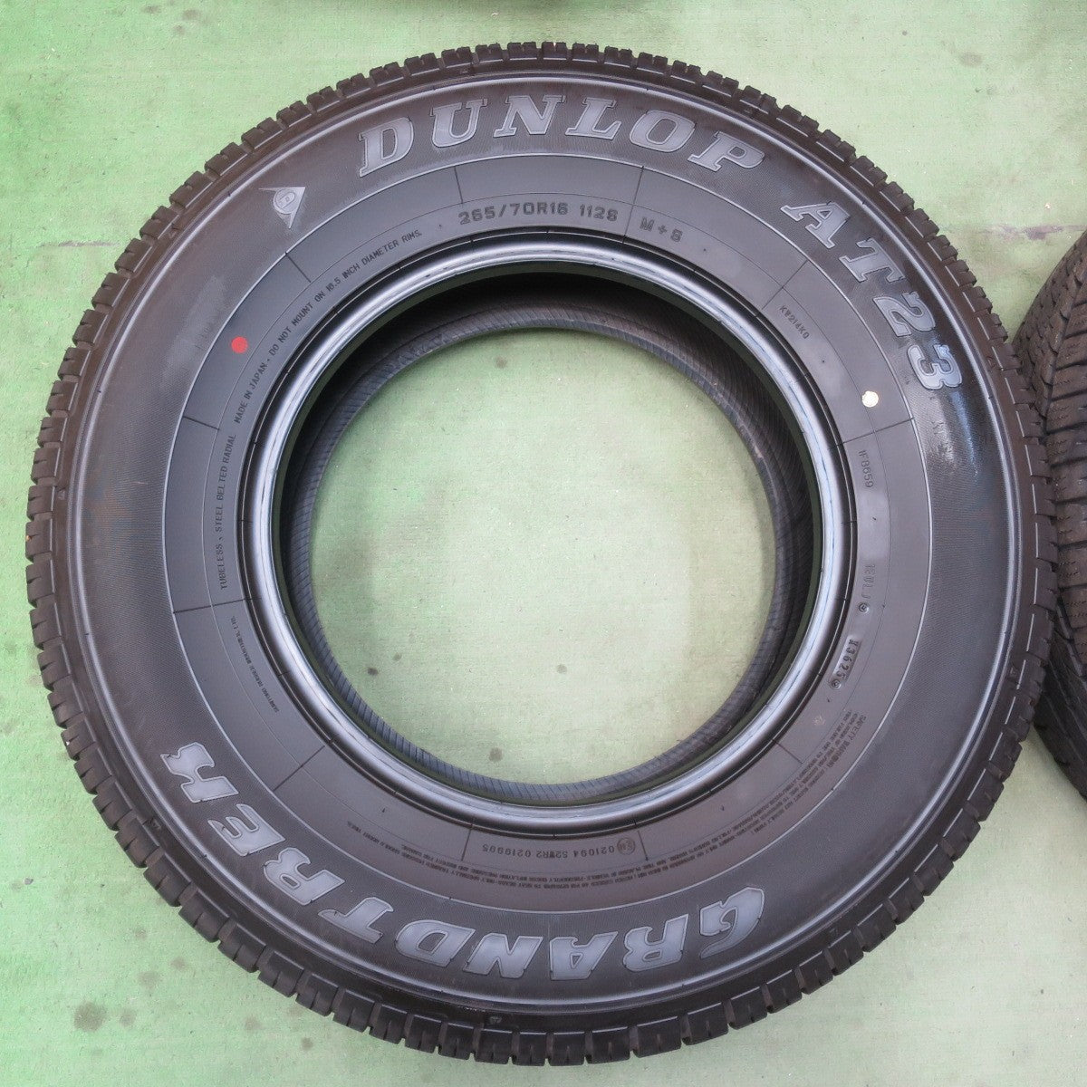 新車外し！25年★265/70R16 ダンロップ AT23 グラントレック タイヤ 16インチ ランクル 70 プラド ハイラックス サーフ 等★6040102イノタ