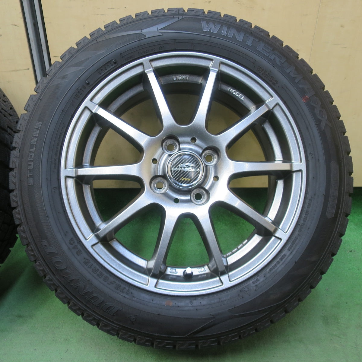 バリ溝！23年！キレイ！9.5分★スタッドレス 175/65R15 ダンロップ ウインターマックス WM02 SCHNEIDER シュナイダー 15インチ PCD100/4H★6052603イス