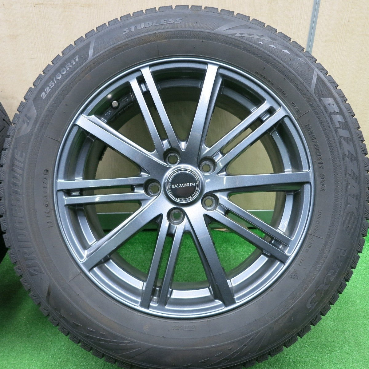 バリ溝！21年！キレイ！9分★スタッドレス 225/60R17 ブリヂストン ブリザック VRX3 BALMINUM バルミナ 17インチ PCD114.3/5H★4112705TNス