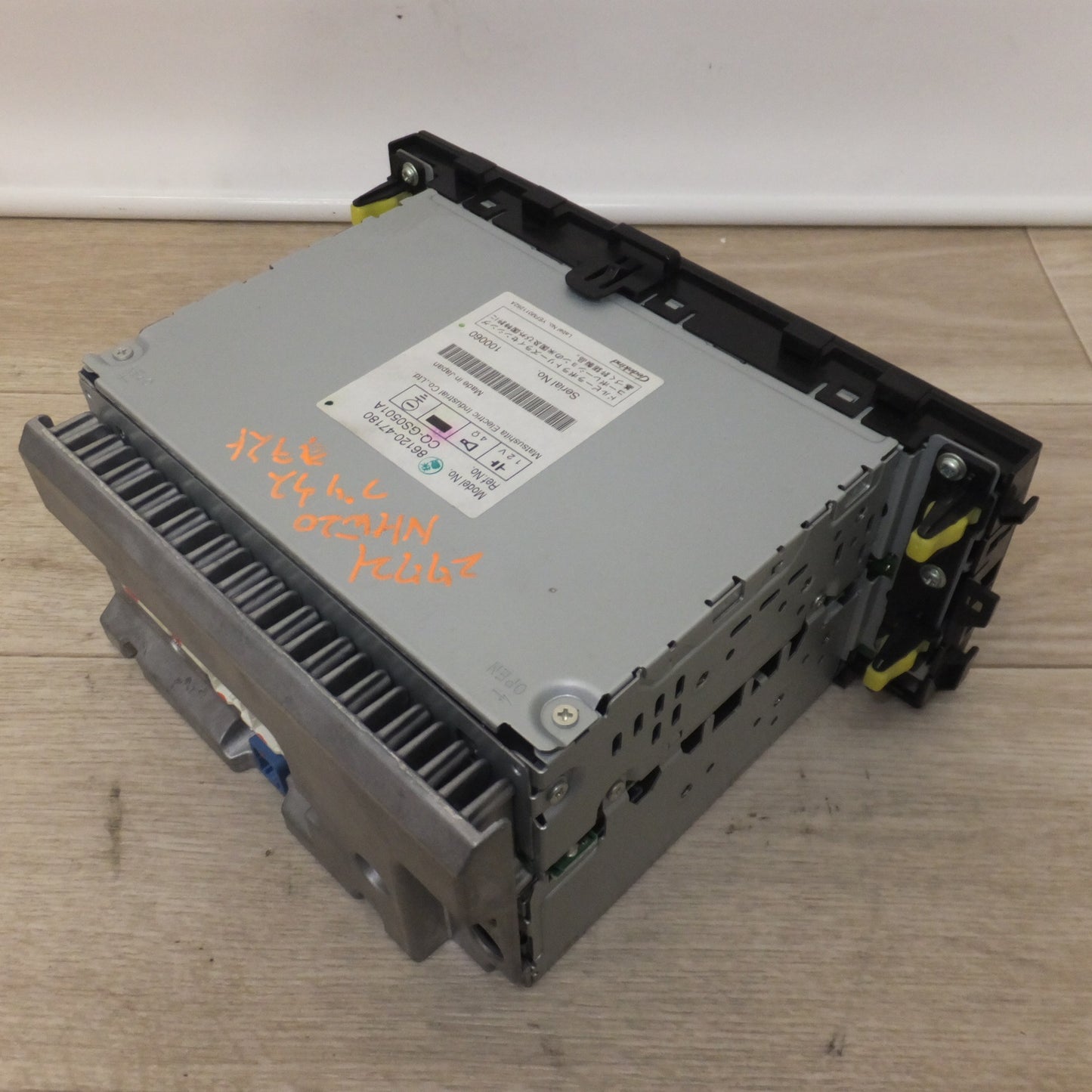 [送料無料] ★松下製 トヨタ 純正 プリウス NHW20 カーオーディオ CD MD プレーヤー 86120-47180(30)★