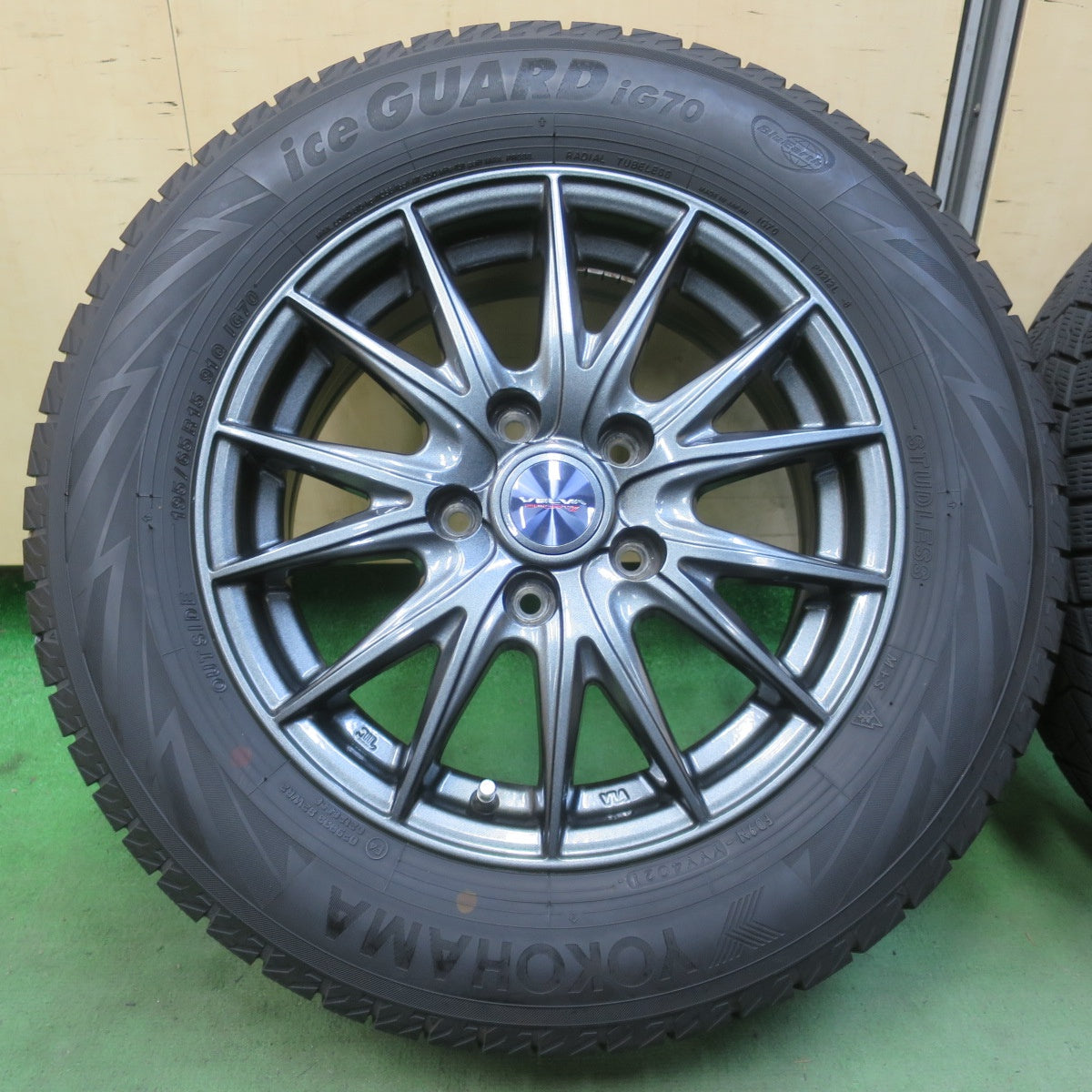 バリ溝！キレイ！9分★スタッドレス 195/65R15 ヨコハマ アイスガード iG70 VELVA SPORTZ ヴェルヴァ 15インチ PCD114.3/5H★6050802イス
