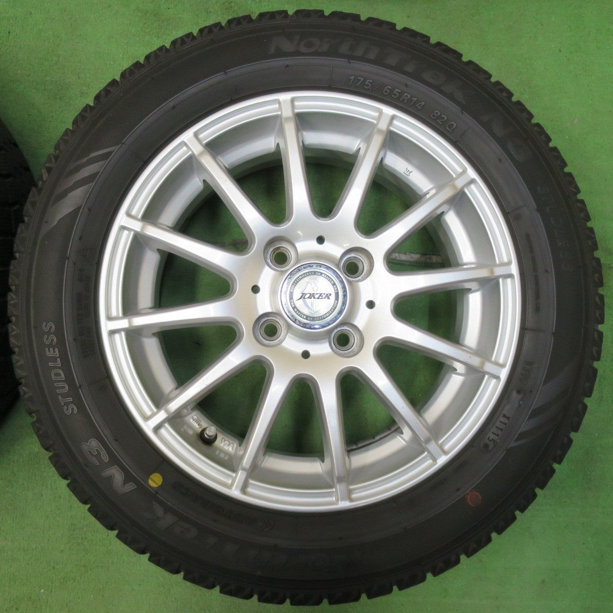 バリ溝！キレイ！9.5分★スタッドレス 175/65R14 オートバックス ノーストレック N3 JOKER ジョーカー 14インチ PCD100/4H★5010405イス