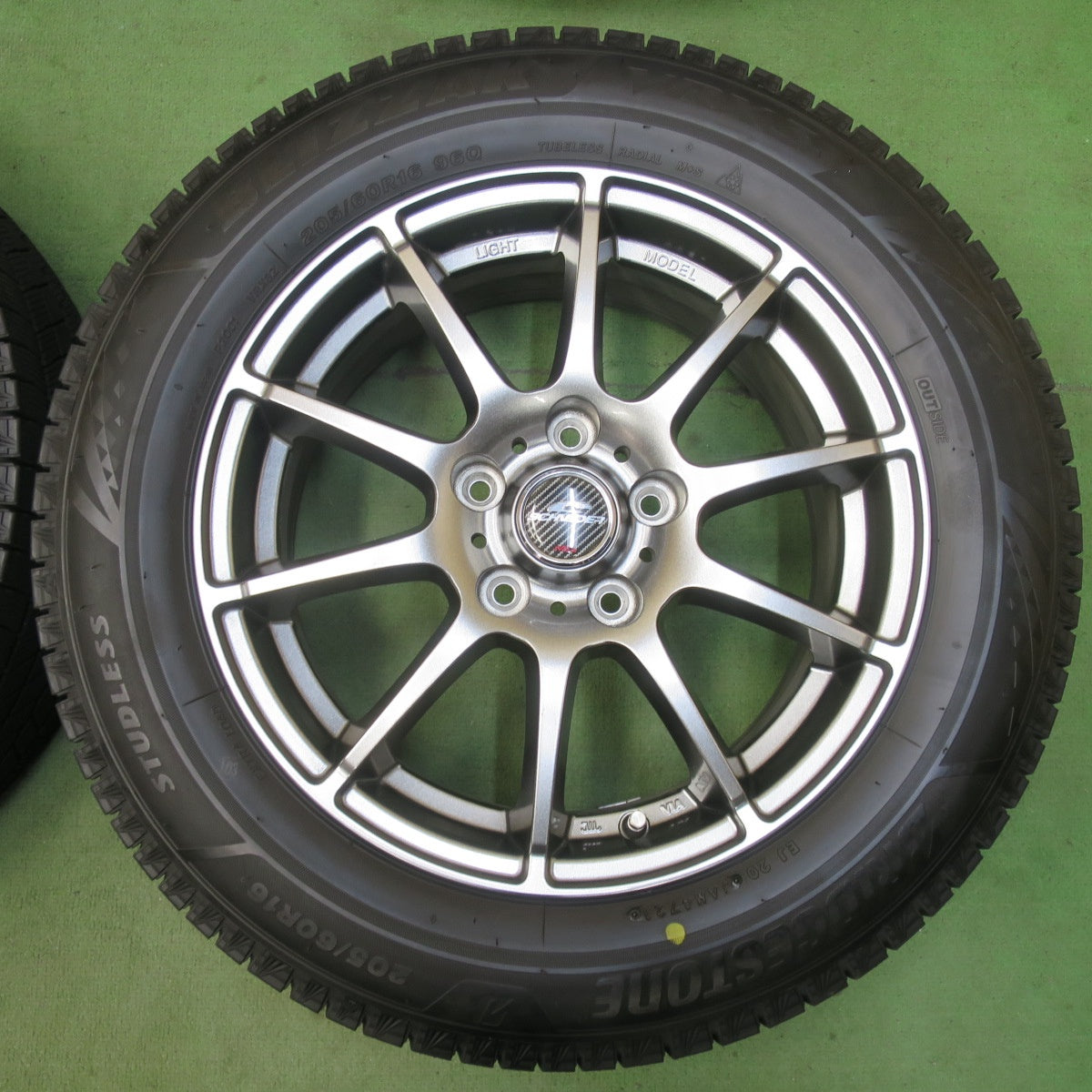 バリ溝！21年！キレイ！9分★スタッドレス 205/60R16 ブリヂストン ブリザック VRX3 SCHNEIDER MiD シュナイダー 16インチ PCD114.3/5H★5122903イス