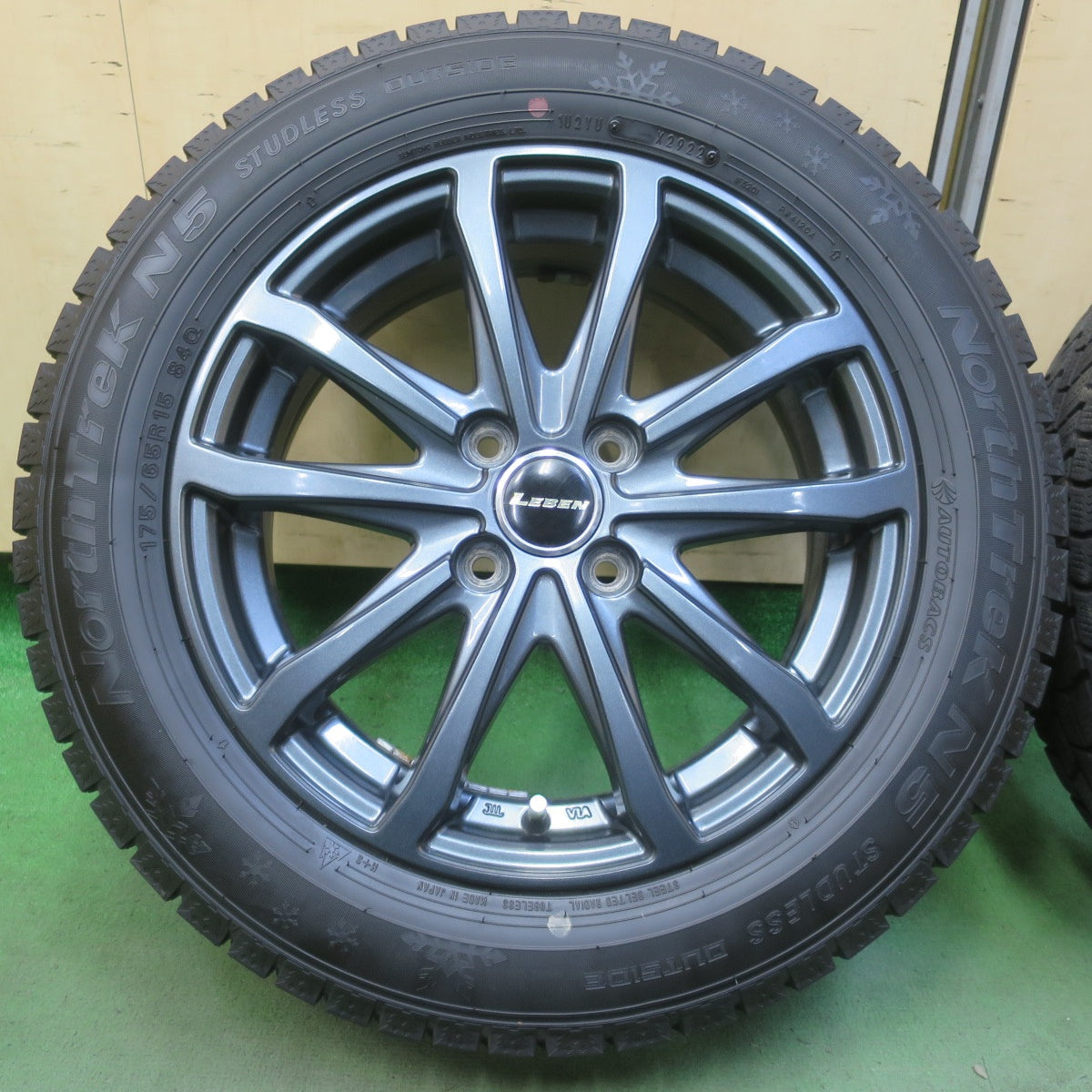 バリ溝！22年！キレイ！9.5分◎スタッドレス 175/65R15 オートバックス ノーストレック N5 LEBEN レーベン 15インチ PCD100/4H◎6072308イス
