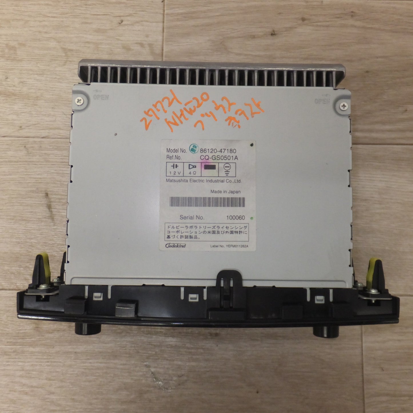 [送料無料] ★松下製 トヨタ 純正 プリウス NHW20 カーオーディオ CD MD プレーヤー 86120-47180(30)★