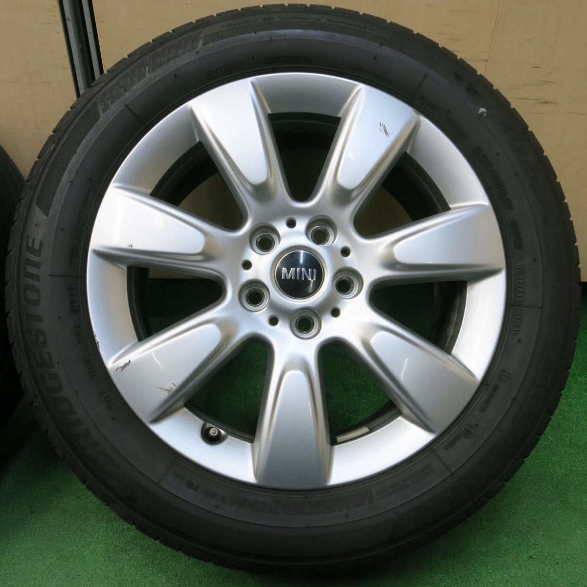 *送料無料* 4本価格★MINI ミニ クロスオーバー 純正 225/55R17 ブリヂストン トランザ R001I 17インチ PCD112/5H★4032601イノ