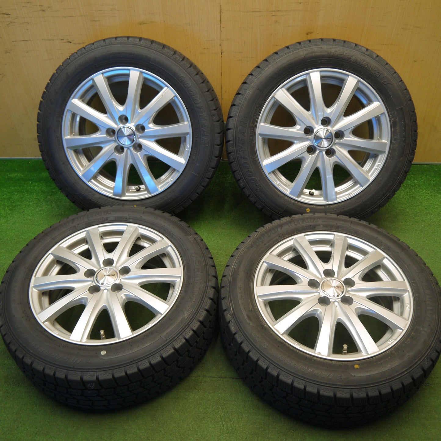 超バリ溝！23年！キレイ！9.5分以上★シエンタ 等 185/60R15 スタッドレス グッドイヤー アイスナビ7 ravrion RS01 ラブリオン 15インチ PCD100/5H★6032704Hス