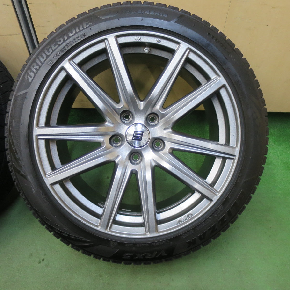 バリ溝！21年！9.5分★スタッドレス 235/45R18 ブリヂストン ブリザック VRX3 SEIN ザイン 18インチ PCD114.3/5H★5112812TTス
