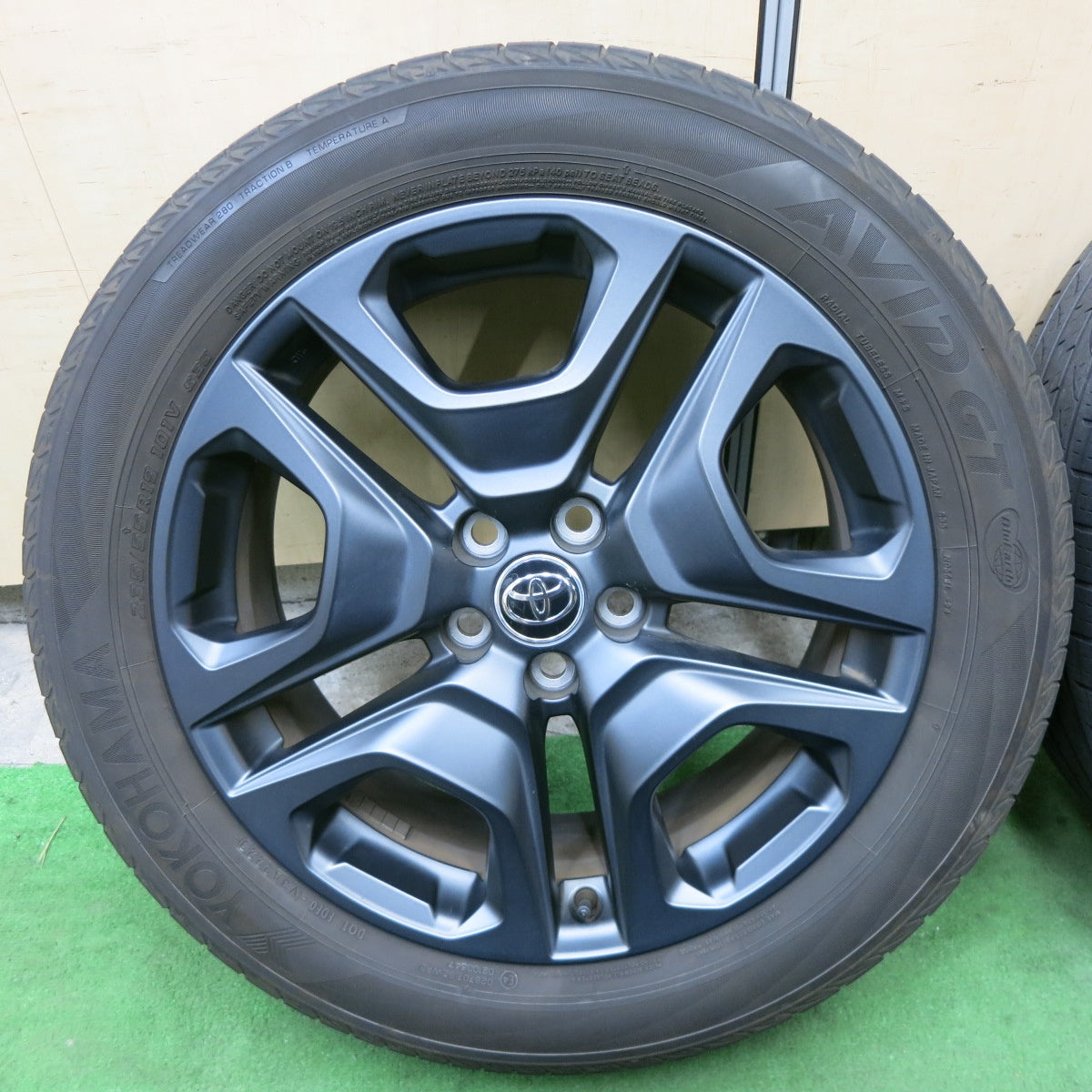 キレイ！23年★トヨタ RAV4 純正 235/55R19 ヨコハマ AVID GT 19インチ PCD114.3/5H★6011404ナノ
