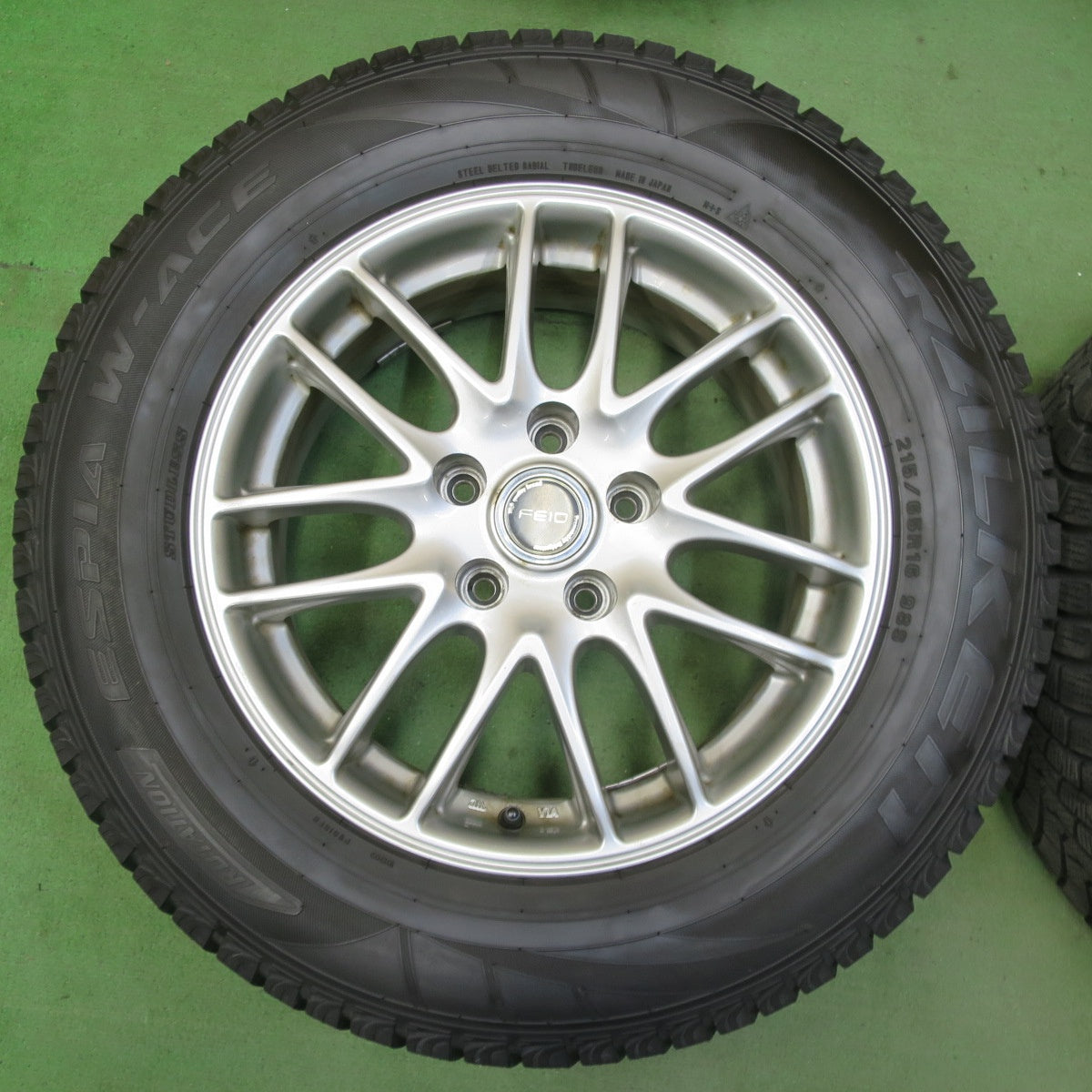 バリ溝！9分★スタッドレス 215/65R16 ファルケン エスピア W-ACE FEID 16インチ PCD114.3/5H★5072805イス