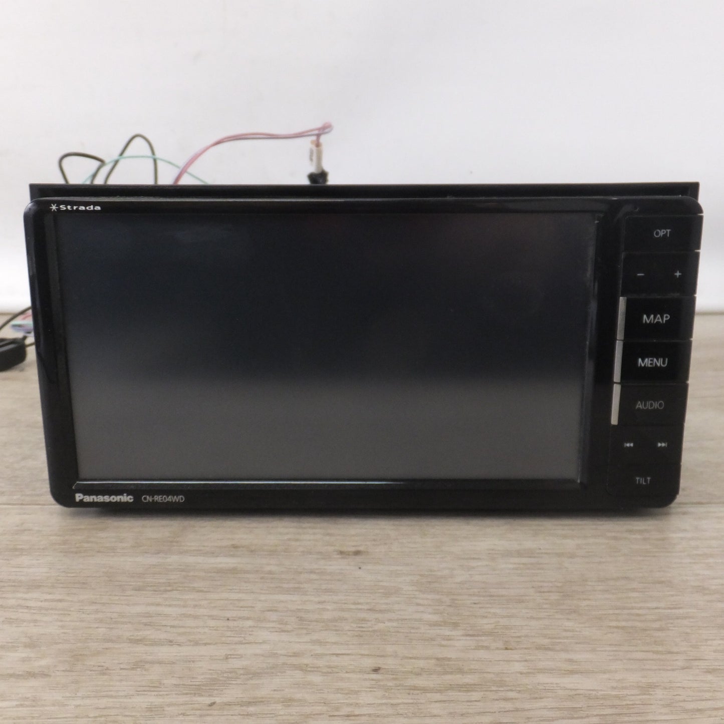 [送料無料] ★パナソニック Panasonic SDカーナビステーション Strada CN-RE04WD(44)★