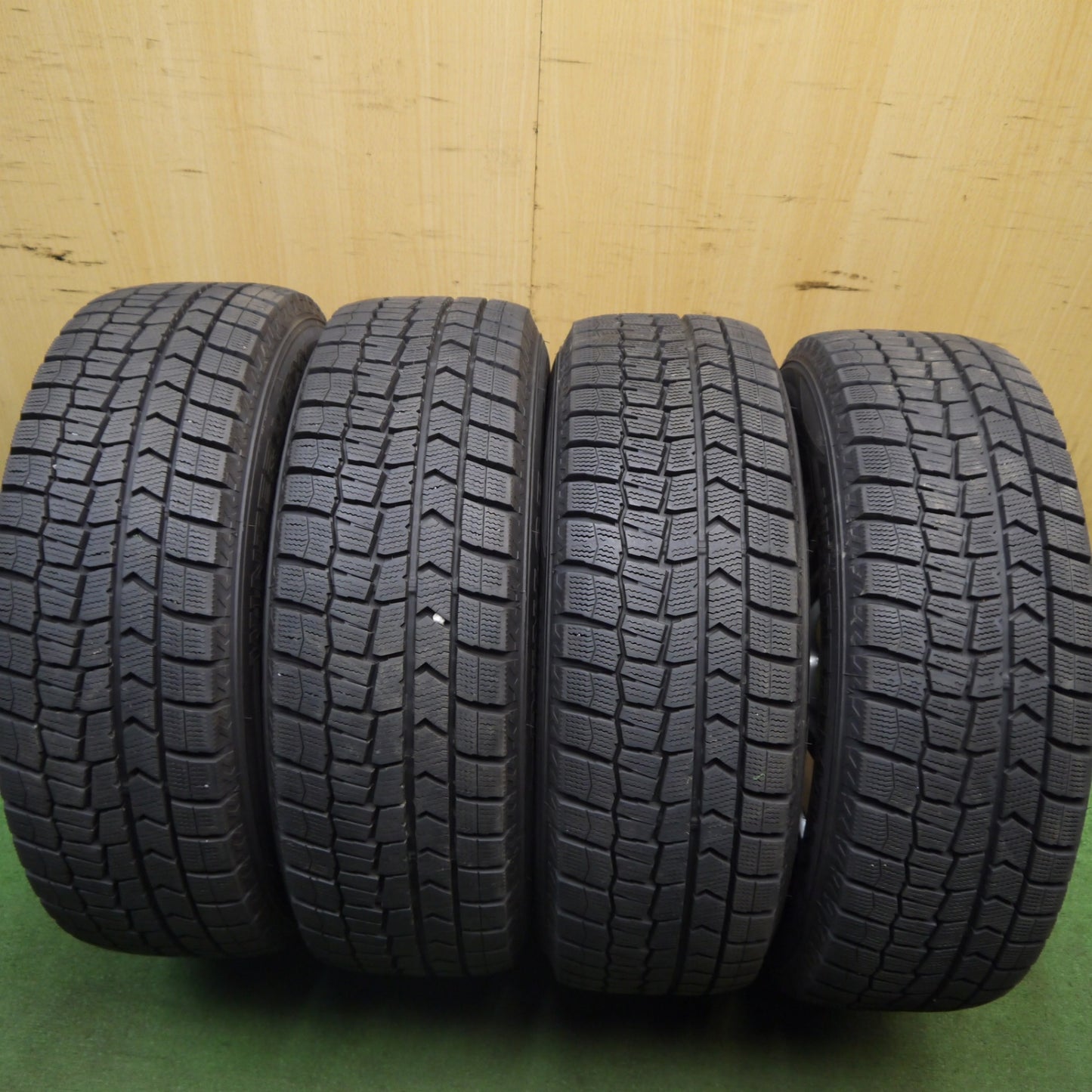 バリ溝！23年！9.5分以上★スタッドレス 195/65R15 ダンロップ ウインターマックス WM02 MiLLOUS ミルアス 15インチ PCD114.3/5H★5080104Hス