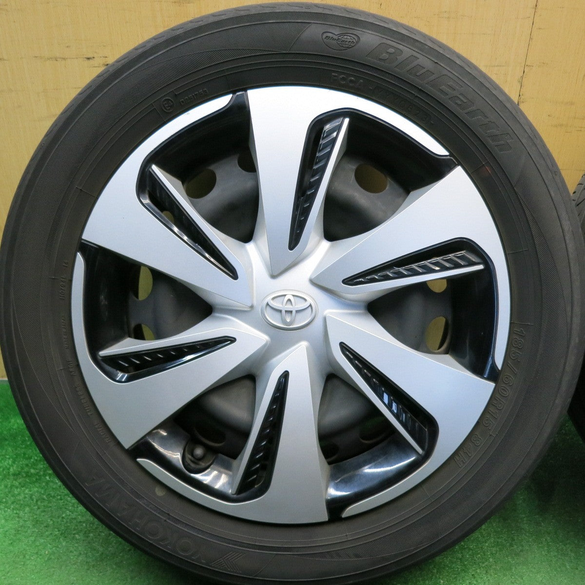 キレイ！23年★トヨタ 170系 シエンタ 純正 スチール 185/60R15 ヨコハマ ブルーアース AE01F 15インチ PCD100/5H★6041205HAノ