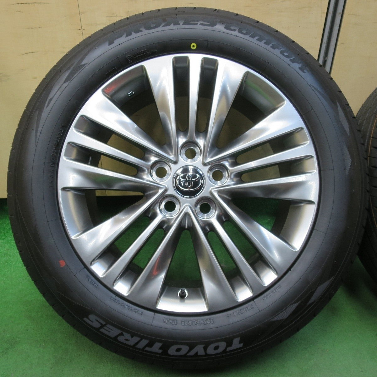 新車外し 24年★トヨタ 40系 アルファード Zグレード 純正 225/60R18 トーヨー プロクセス コンフォート PCD120/5H★4121101イノ