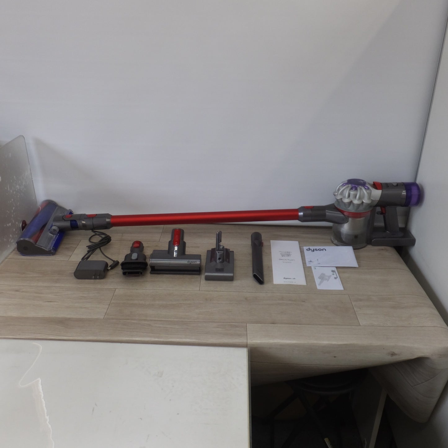 [送料無料] ★ダイソン Dyson 充電式コードレスクリーナー SV25　未使用 バッテリ　セット★